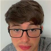 Estudiante de bachillerato implanta clases a personas de cualquier edad